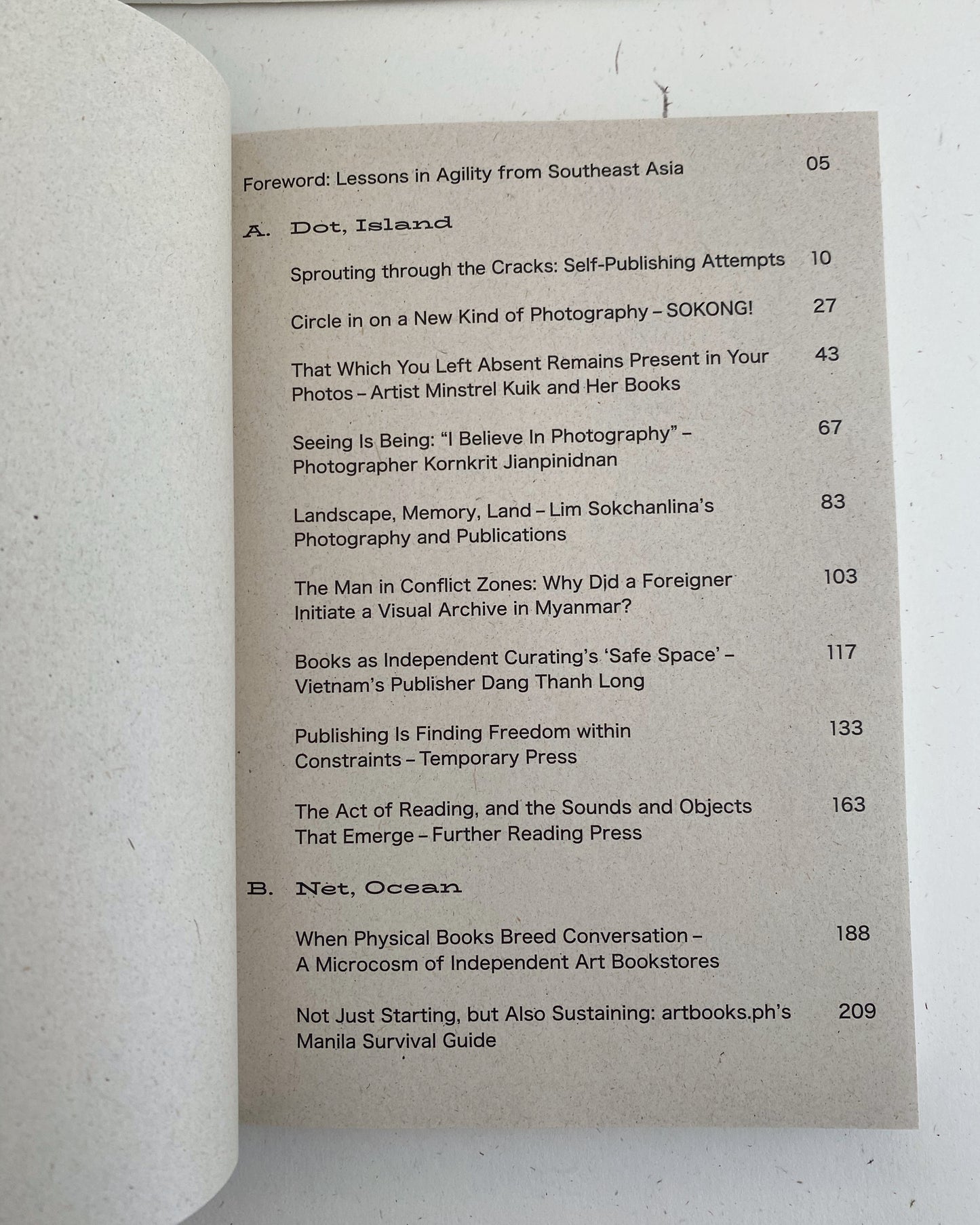 TROPICAL READING PHOTOBOOK & SELF-PUBLISHING